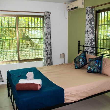 Family Homestay Nadi Esterno foto